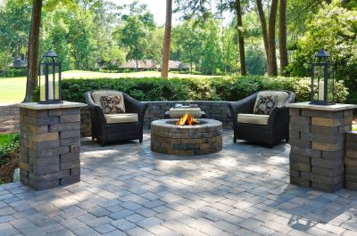 Outdoor Kitchen with Pavers